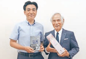 写真：石井市長と冒険家の堀江謙一さん