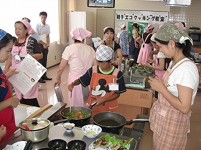 平成22年8月5日「親子エコクッキング教室」の様子3