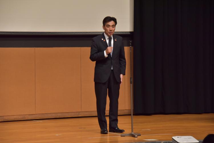 石井登志郎市長の開会あいさつからスタート