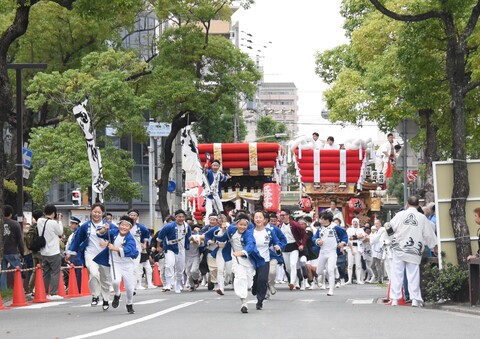 迫力ある「だんじり」