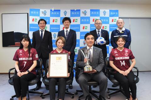 SWH西宮Futsal Club関係者及び女子チーム選手と市関係者の集合写真