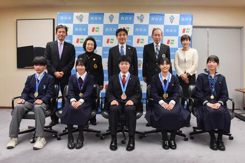 ひょうごSSC関係者と市長の集合写真