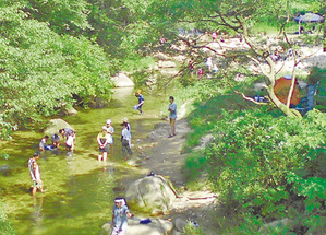 仁川広河原での水遊びの様子