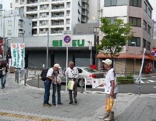 細谷正さん画像（更生保護活動の街頭啓発）