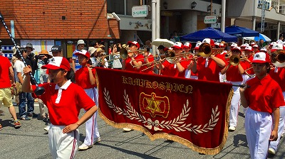 西宮市立上甲子園中学校吹奏楽部（歩行者天国オープニングパレード）